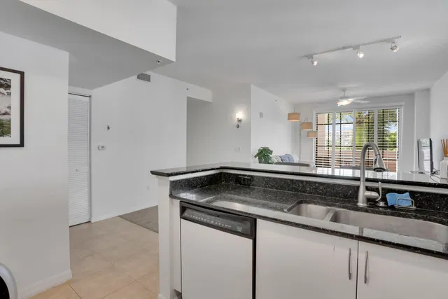 233 S Federal Boca Unit 325 photo 5