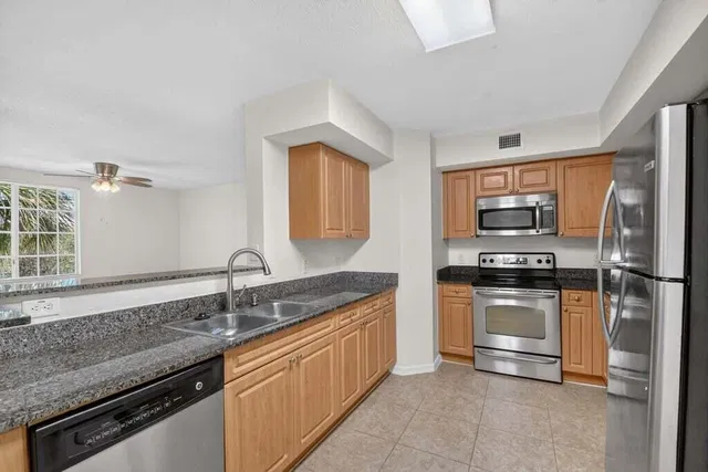  Residence photo 8