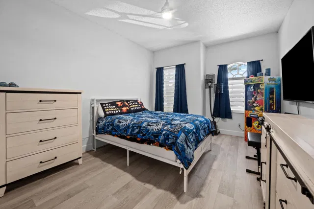 Residence photo 12