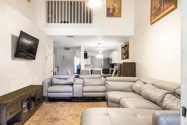 Residence photo 9