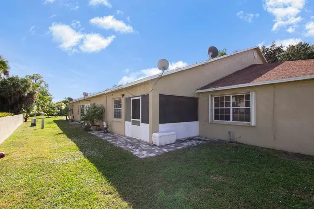 Residence photo 17