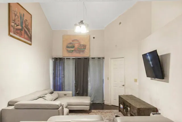 Residence photo 20