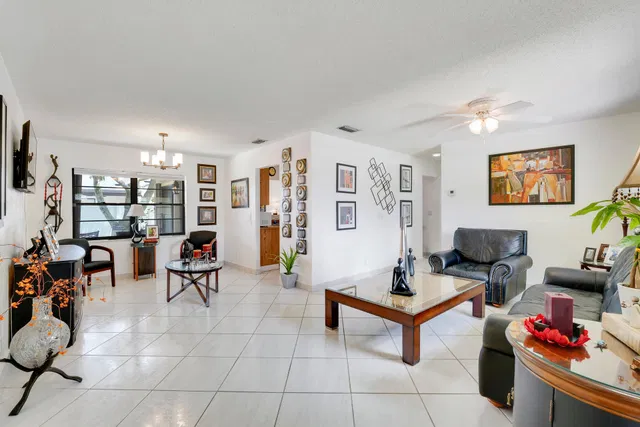 Residence photo 3