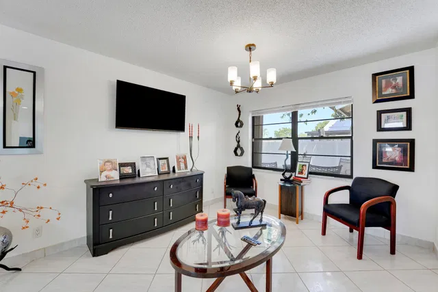 Residence photo 5