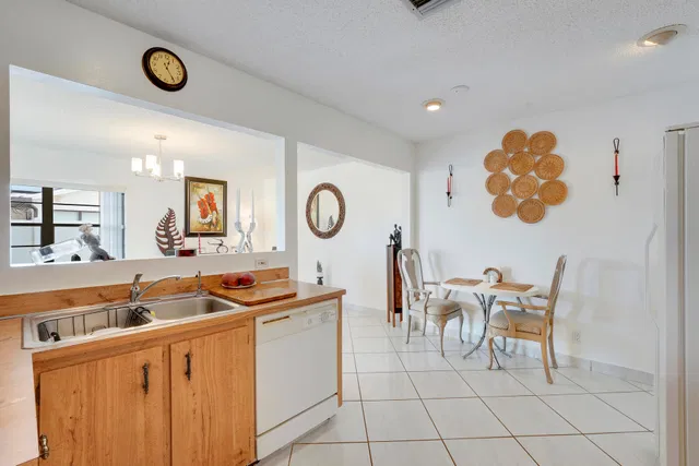 Residence photo 12