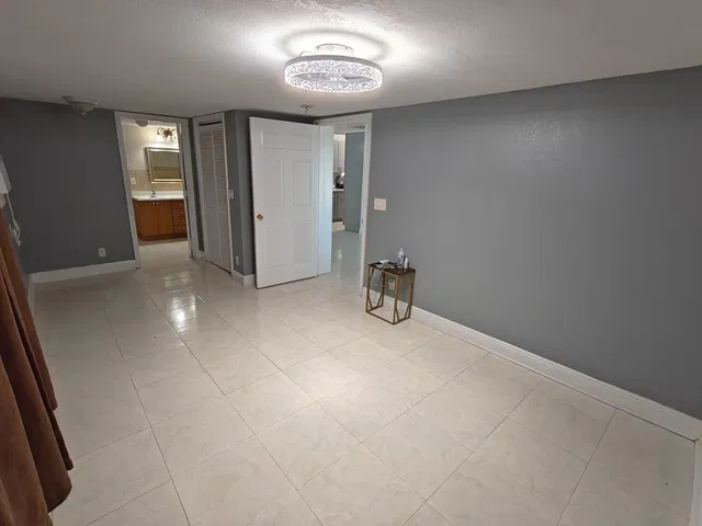  Residence photo 6
