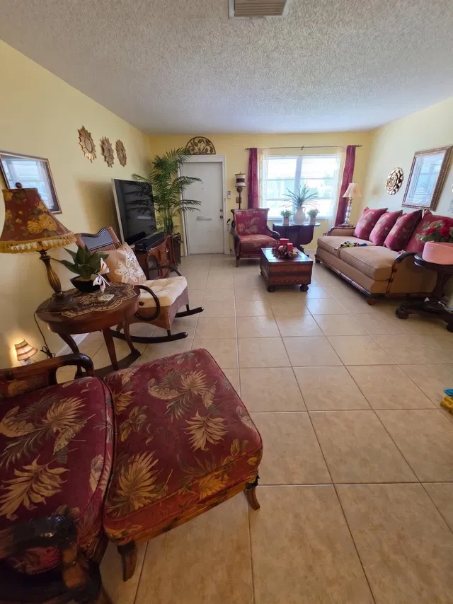 Residence photo 3