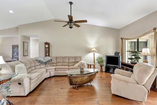 Residence photo 9