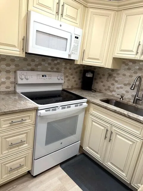 Unit 178 photo 2