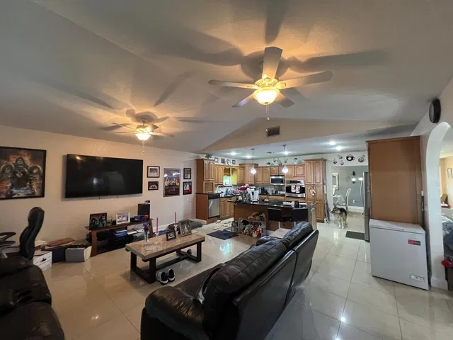  Residence photo 4