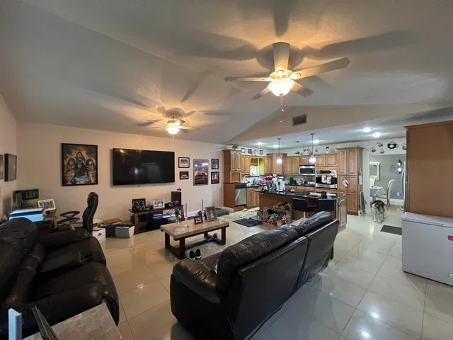  Residence photo 6