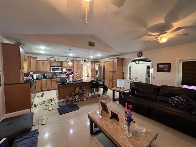  Residence photo 7