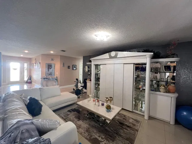  Residence photo 8