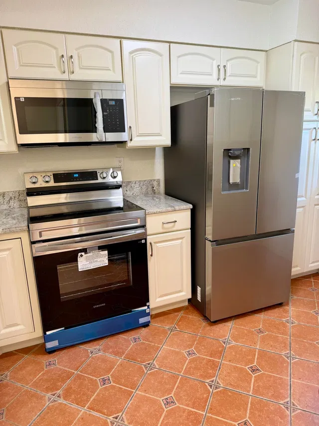 Unit 1210 photo 2