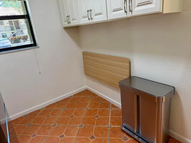 Unit 1210 photo 5