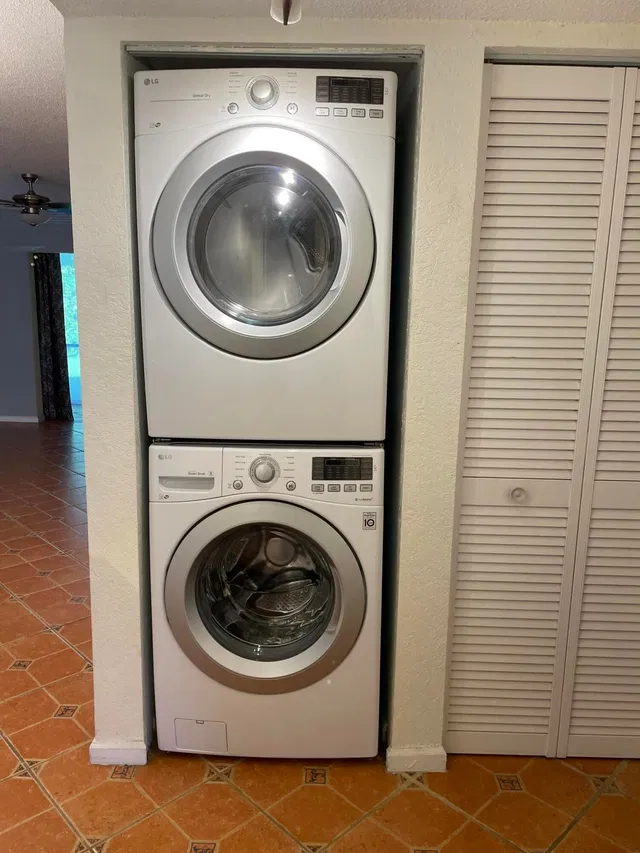 Unit 1210 photo 8