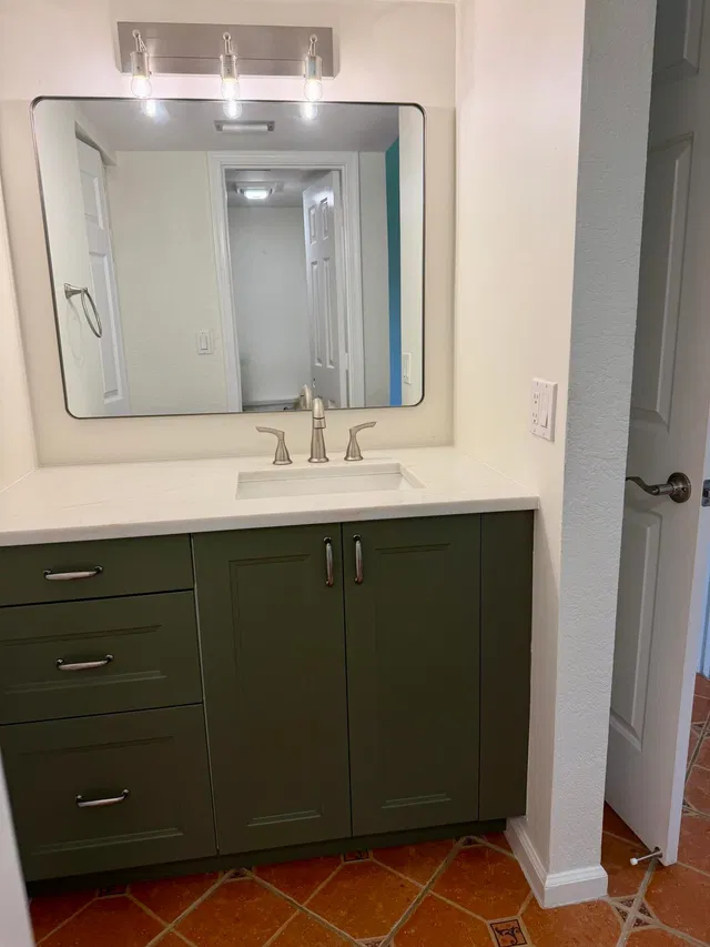 Unit 1210 photo 10