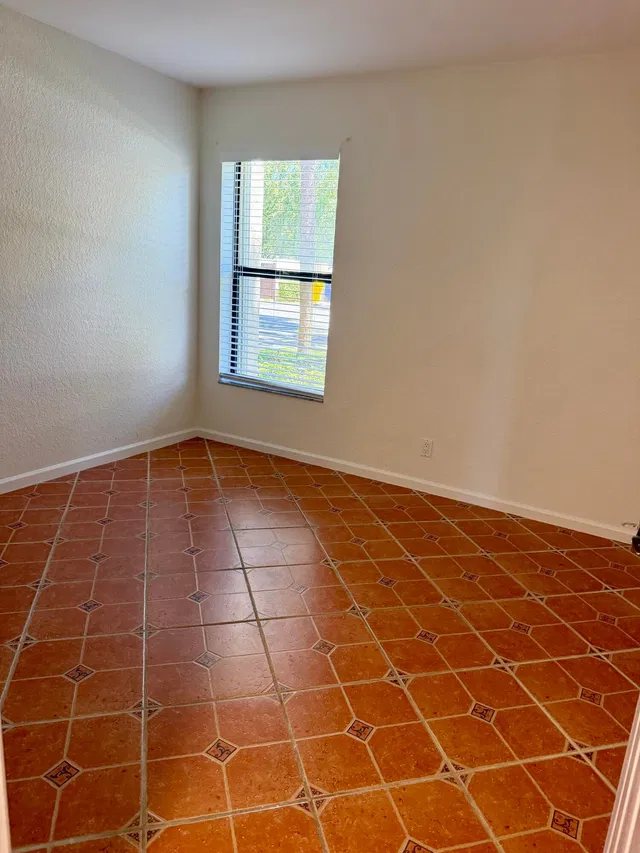 Unit 1210 photo 14