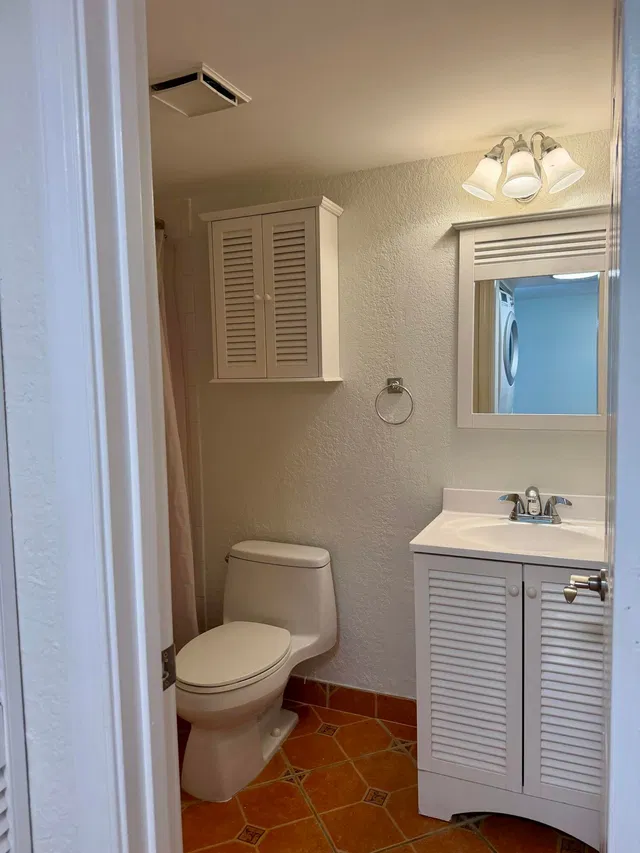 Unit 1210 photo 15
