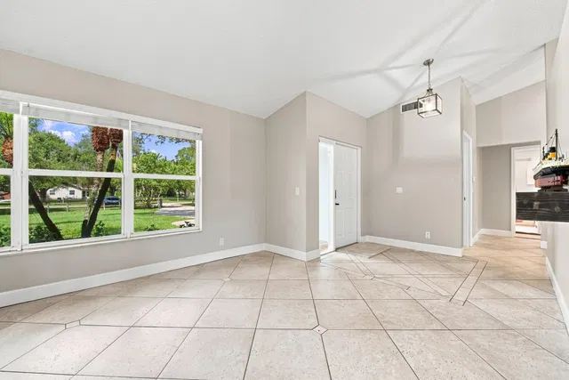  Residence photo 6