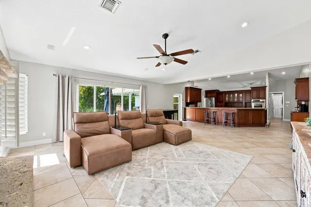  Residence photo 15