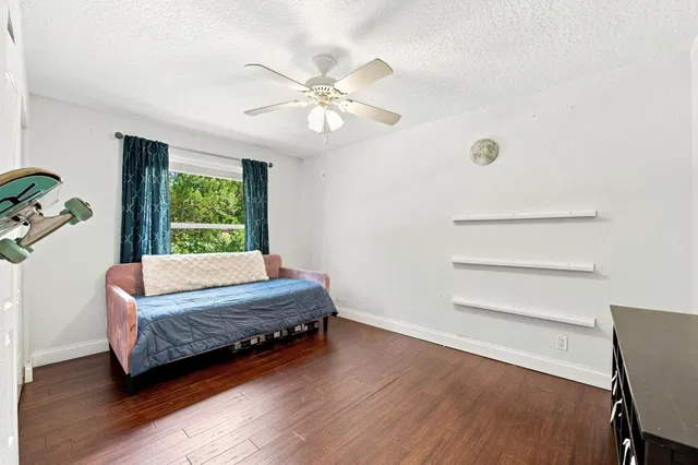  Residence photo 30