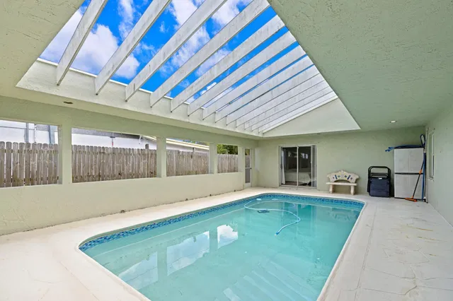  Residence photo 5
