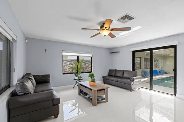  Residence photo 6
