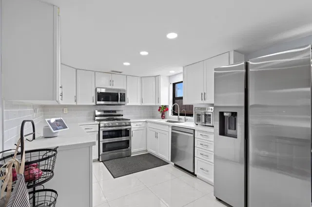  Residence photo 8