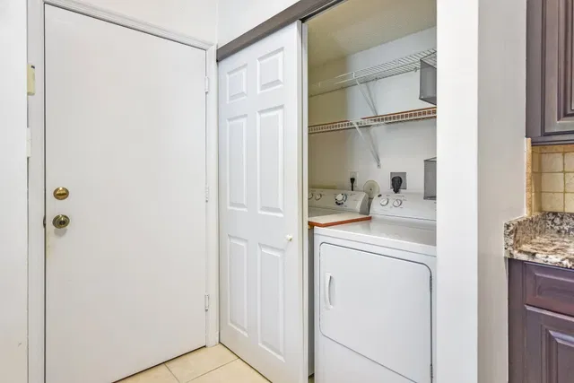  Residence photo 11