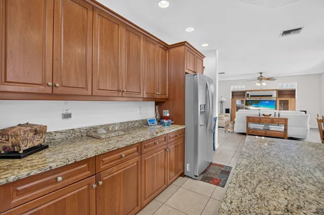  Residence photo 11