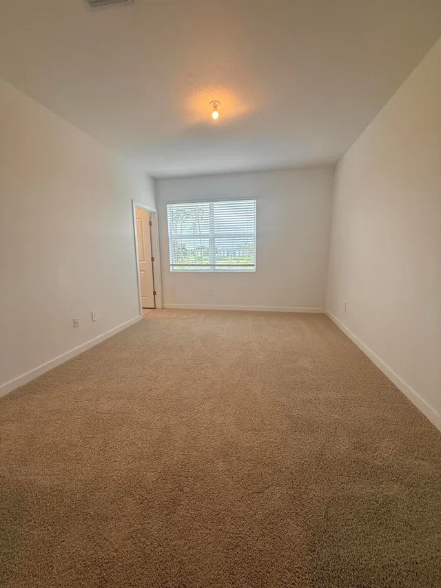 Residence photo 12
