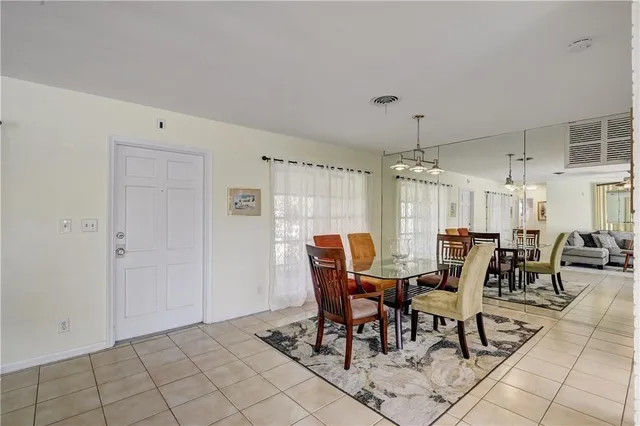 Residence photo 5