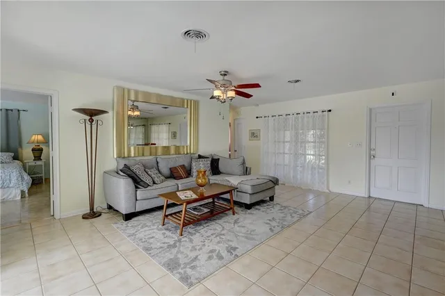 Residence photo 8
