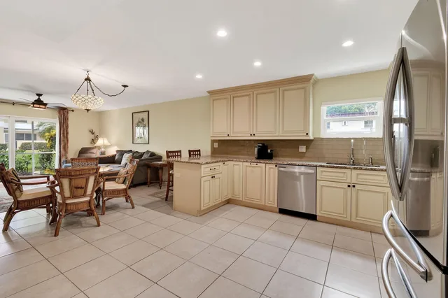  Unit 504 photo 6