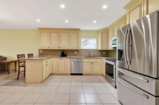  Unit 504 photo 7