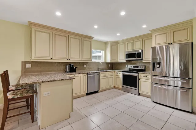  Unit 504 photo 9