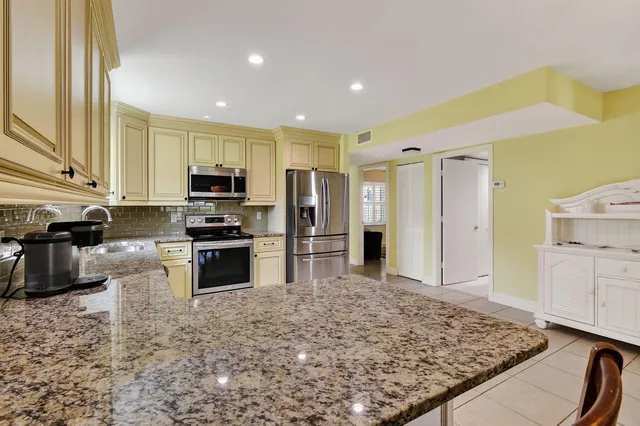  Unit 504 photo 12