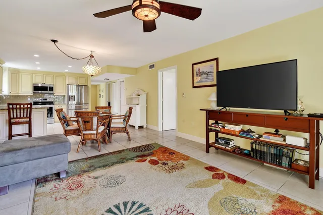  Unit 504 photo 18