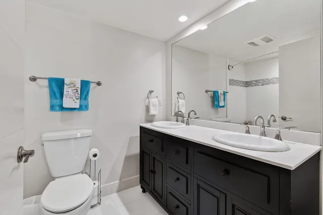  Unit 504 photo 23