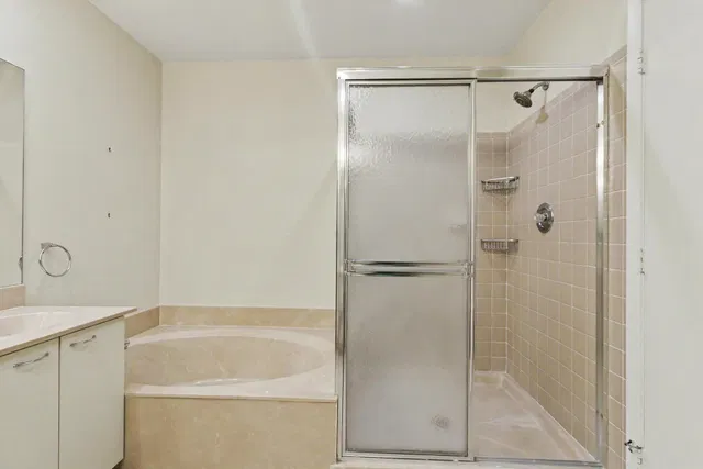 Unit H photo 19