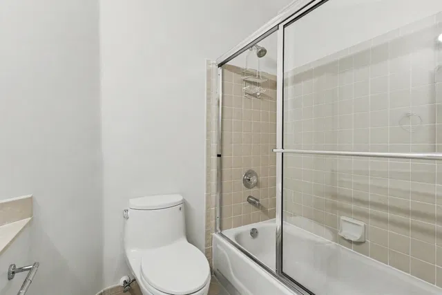 Unit H photo 24