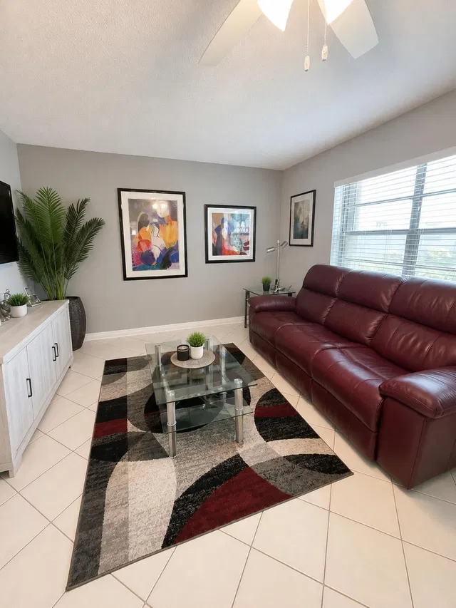 Residence photo 3