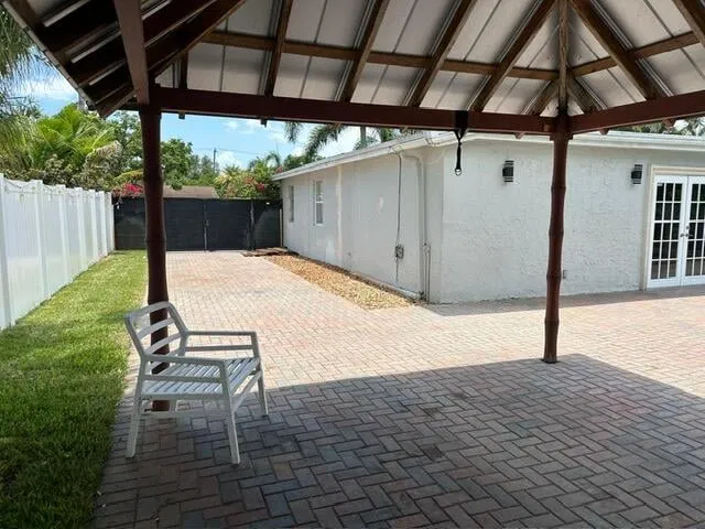 Residence photo 12