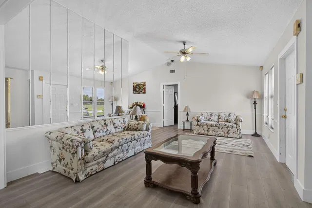 Residence photo 8