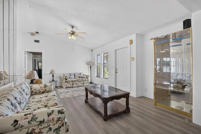 Residence photo 9