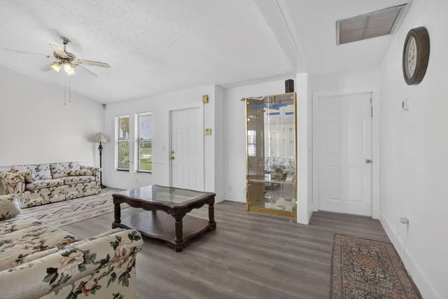 Residence photo 10