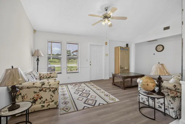 Residence photo 11