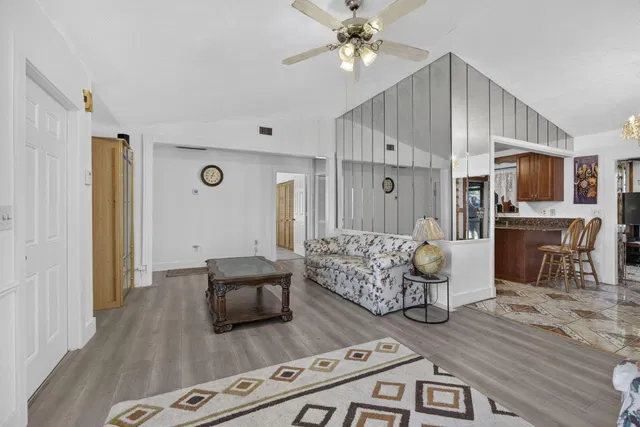 Residence photo 13