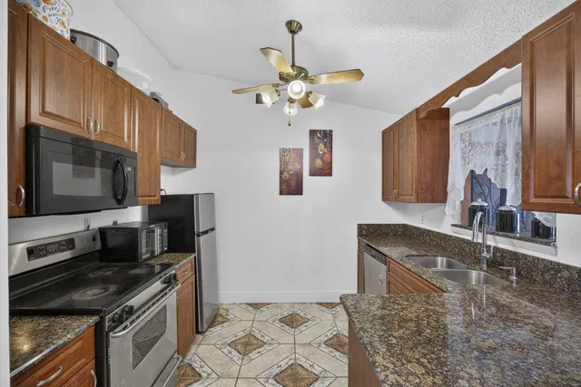 Residence photo 18